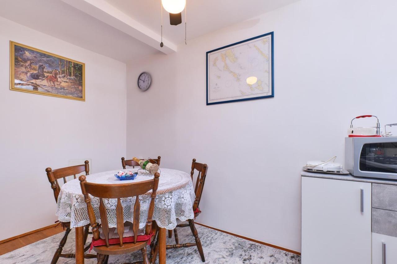 Apartman Ana Мали-Лошинь Экстерьер фото